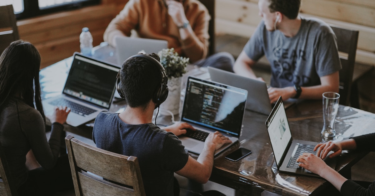 How to choose the right mobile app development company — team collaboration and planning