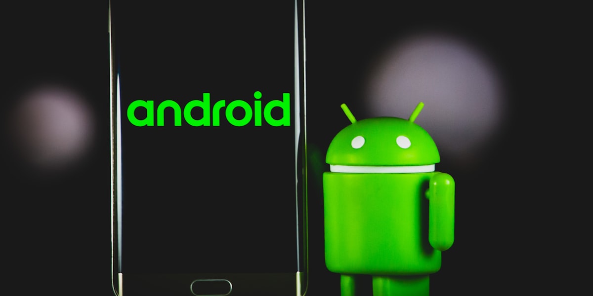 React Native and Flutter developer working on cross-platform mobile app startup project